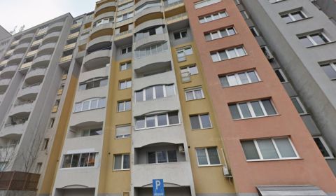 Eladó 3 szobás lakás, 3 szobás lakás, Pribišova, Bratislava - Karlova 