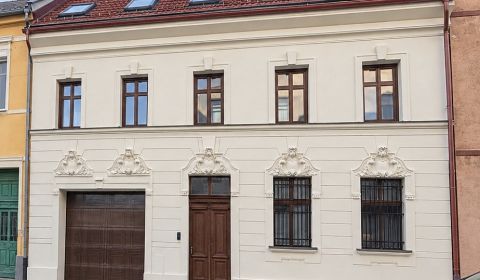 Eladó 4 szobás lakás, 4 szobás lakás, Čajakova, Bratislava - Staré Mes
