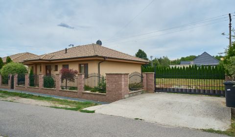 Eladó Családi ház, Családi ház, Nitra, Szlovákia