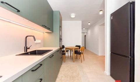 Kiadó 3 szobás lakás, Bratislava - Staré Mesto, Szlovákia