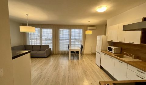 Kiadó 3 szobás lakás, 3 szobás lakás, Dunajská, Bratislava - Staré Mes