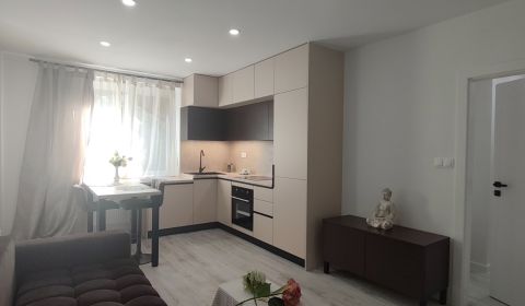 Eladó 3 szobás lakás, 3 szobás lakás, Sečovská, Bratislava - Ružinov, 