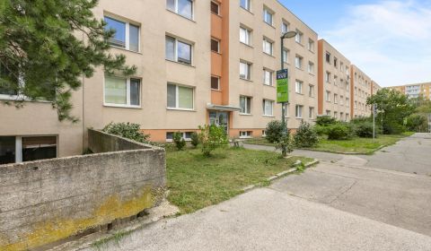 Eladó 4 szobás lakás, 4 szobás lakás, Fadruszova, Bratislava - Karlova