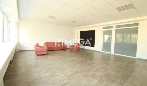 Kiadó Irodahelység, Irodahelység, Nám. Slobody, Humenné, Szlovákia