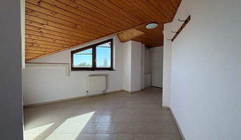 Kiadó 3 szobás lakás, 3 szobás lakás, Komárno, Szlovákia