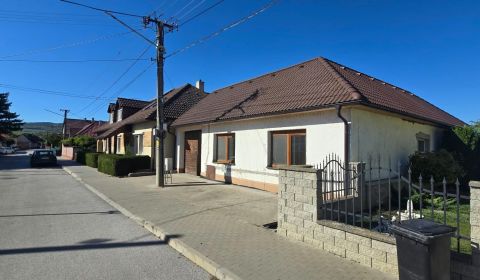 Eladó Családi ház, Családi ház, Osloboditeľov, Nové Mesto nad Váhom, S