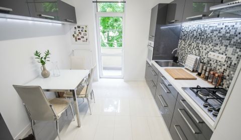 Eladó 3 szobás lakás, 3 szobás lakás, Karadžičova, Bratislava - Staré 