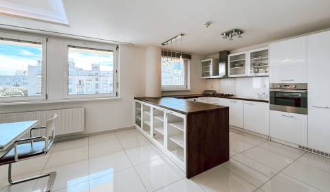 Kiadó 3 szobás lakás, 3 szobás lakás, Námestie Mateja Benku, Bratislav