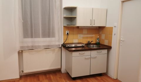 Kiadó 1 szobás lakás, 1 szobás lakás, Nové Zámky, Szlovákia