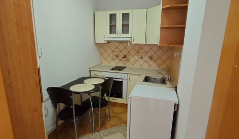 Kiadó 1 szobás lakás, 1 szobás lakás, Nové Zámky, Szlovákia