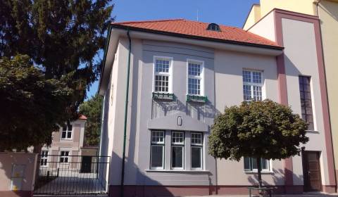 Irodahelység, Kollárova, kiadó, Piešťany, Szlovákia