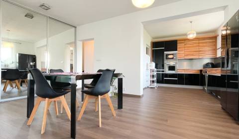 4 szobás lakás, Daxnerovo námestie, kiadó, Bratislava - Ružinov, Szlov