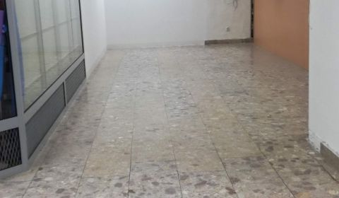 Kiadó Üzlethelység, SNP, Žiar nad Hronom, Szlovákia