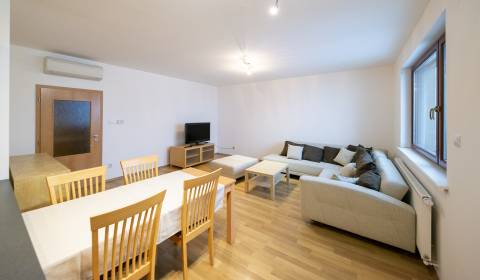 Kiadó 3 szobás lakás, 3 szobás lakás, Astrová, Bratislava - Ružinov, S