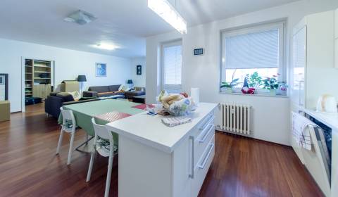 Kiadó 4 szobás lakás, 4 szobás lakás, Martinengova, Bratislava - Staré