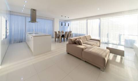 Kiadó 3 szobás lakás, 3 szobás lakás, Tajovského, Bratislava - Staré M