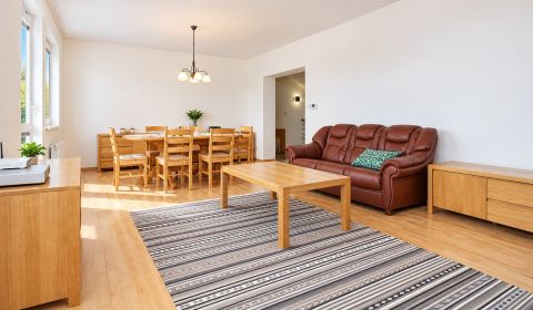 Kiadó 4 szobás lakás, 4 szobás lakás, Tajovského, Bratislava - Staré M
