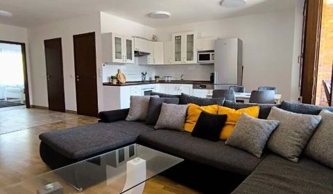 Kiadó 3 szobás lakás, 3 szobás lakás, Bazová, Bratislava - Ružinov, Sz