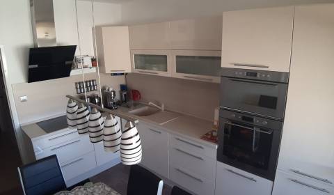 Eladó 3 szobás lakás, 3 szobás lakás, Starohorská, Banská Bystrica, Sz