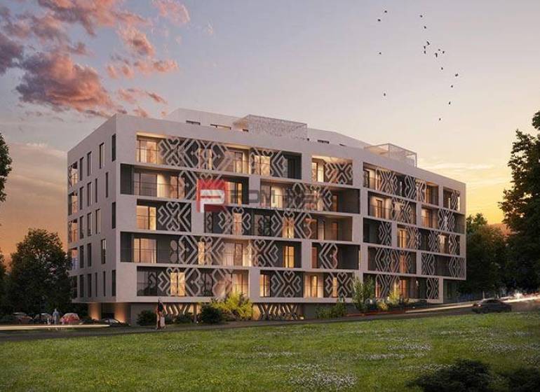Modern lakóépület Pozsony III-ban esti világítással és zöld környezettel.
