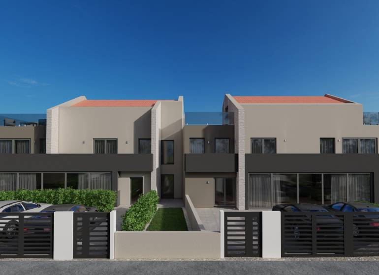 Egy modern építészetű villa Porečben, előtte parkoló és zöldterület található.