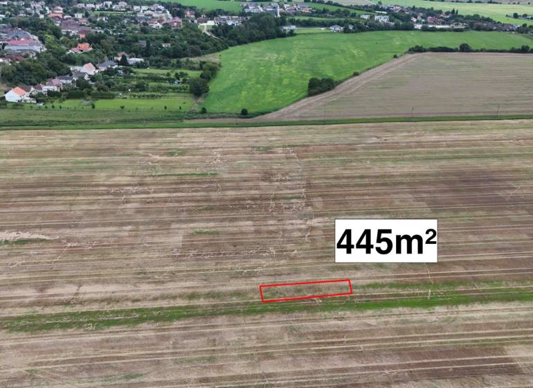 Mezőgazdasági és erdőterületek Újvárosban, kiemelt 445 m²-es parcellával.