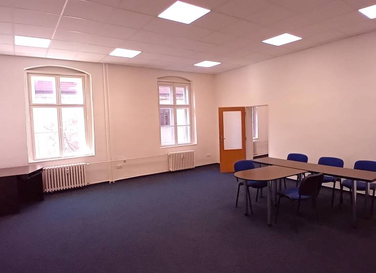 Samozrejme, prosím, poskytnite text, ktorý chcete preložiť do maďarčiny.