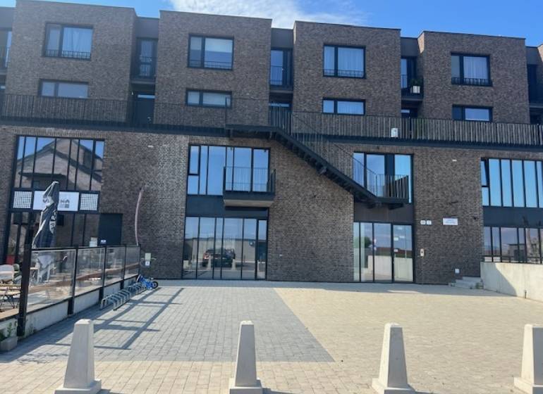 Külső nézet a pozsonyi - Jarovce lakókomplexumról a Sýpke téren.