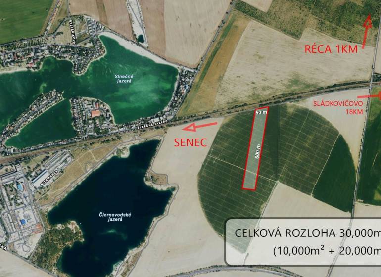 Légi felvétel a mezőgazdasági és erdészeti területekről Szencen, a Senecká közelében, a tavaknál.