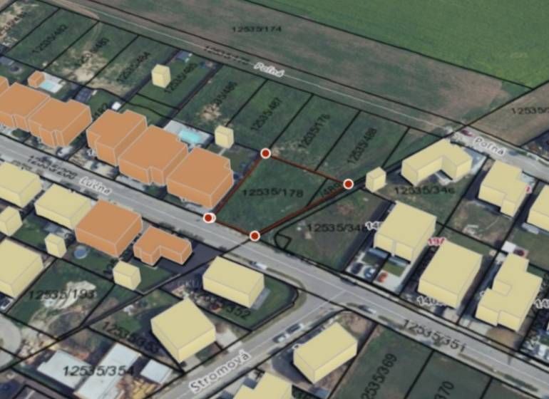 Légi felvétel a telkekről - lakóövezet a Lúčná utcában, Cíferben.