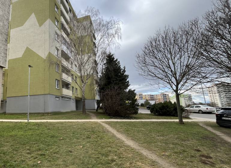 Lakóház Galántán közeli zöldterülettel, ideális 4 szobás lakás számára.