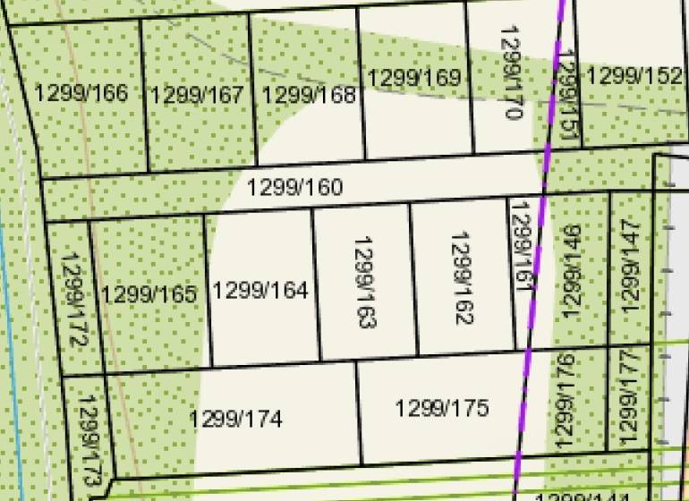 Városi telkek - lakóingatlanok Szepsiben, helyrajzi számokkal, lakásfejlesztés céljára.