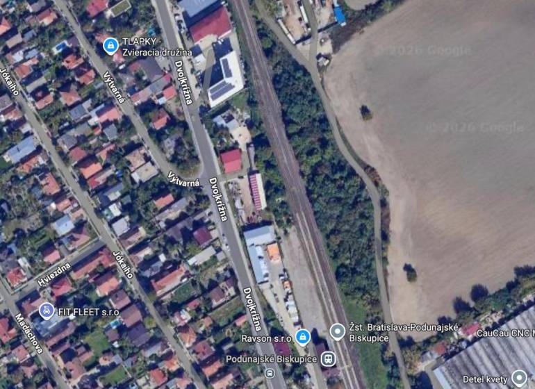 Légi felvétel Podunajské Biskupice-ről, Dvojkrížna utca, telektípus - kereskedelmi.