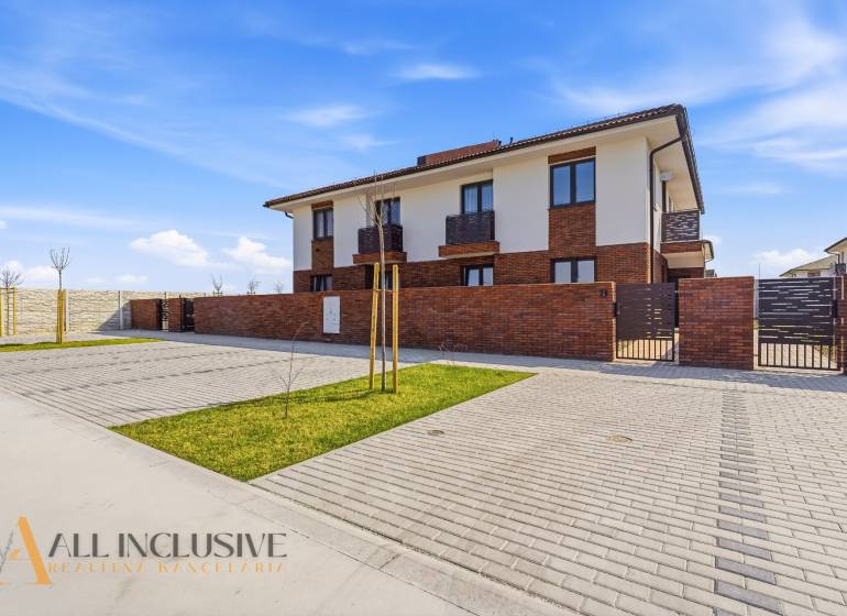 Családi ház a Kis Blahovo utcában Dunaszerdahelyen, rendezett környezettel.