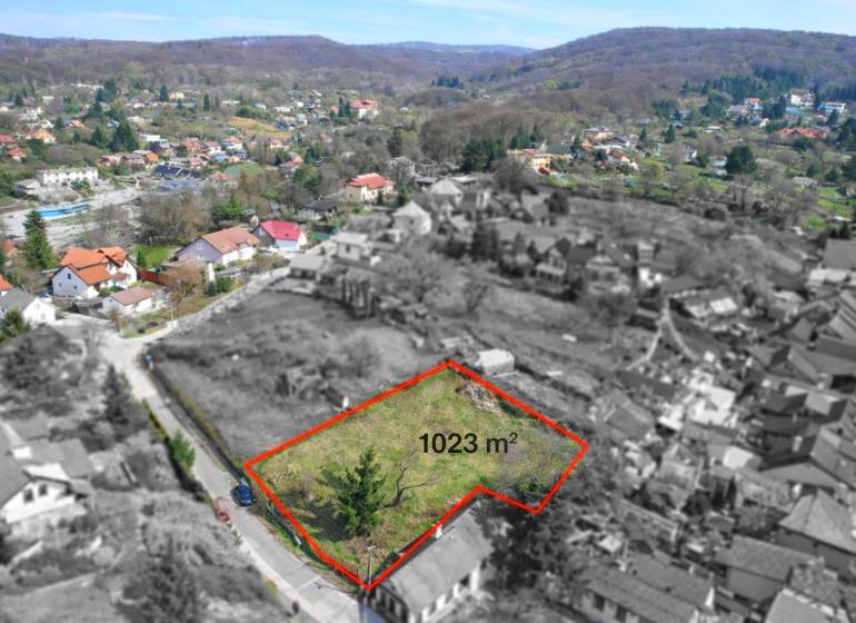 Építési telek 1023 m² területtel a Budovateľská utcában, Marianka városában.