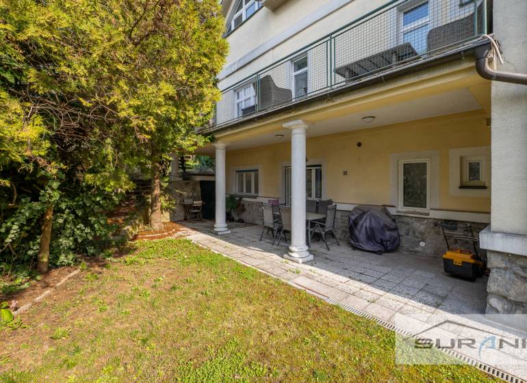 Kert ülőhellyel egy 4 szobás lakásnál a Krčméryho utcában, Pozsony - Óváros.