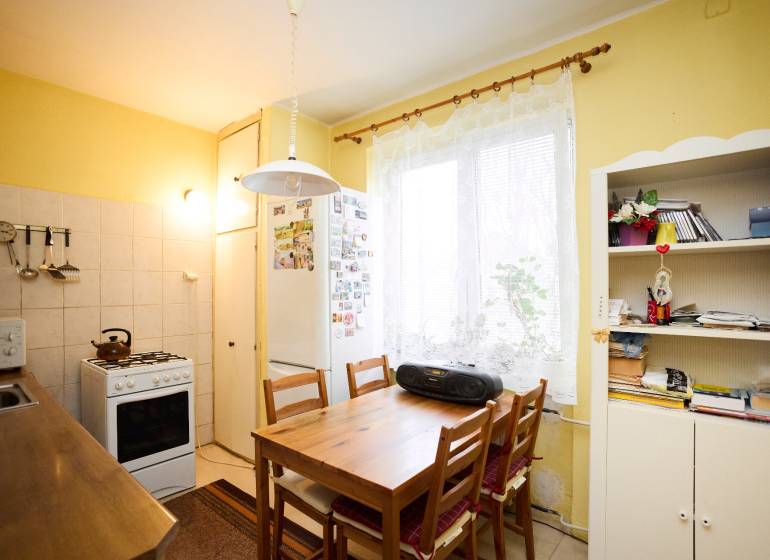 Je mi ľúto, ale potrebujem vedieť, čo presne chcete preložiť do maďarčiny. Mohli by ste mi poskytnúť text, ktorý chcete preložiť?