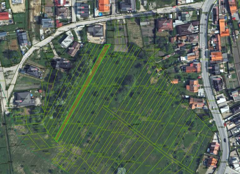 Légi felvétel a zohori lakóterületekről telekszámokkal.