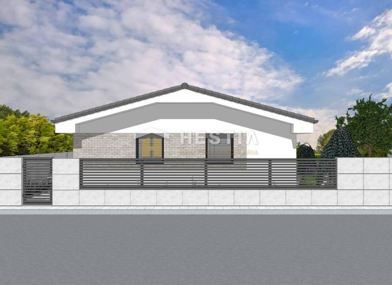 Családi ház Székelyen modern homlokzattal és kerttel, nyugodt környezetben.