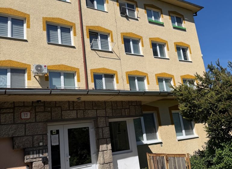Lakóegység a Handlová Lipová utcájában, ideális egyszobás lakásnak.
