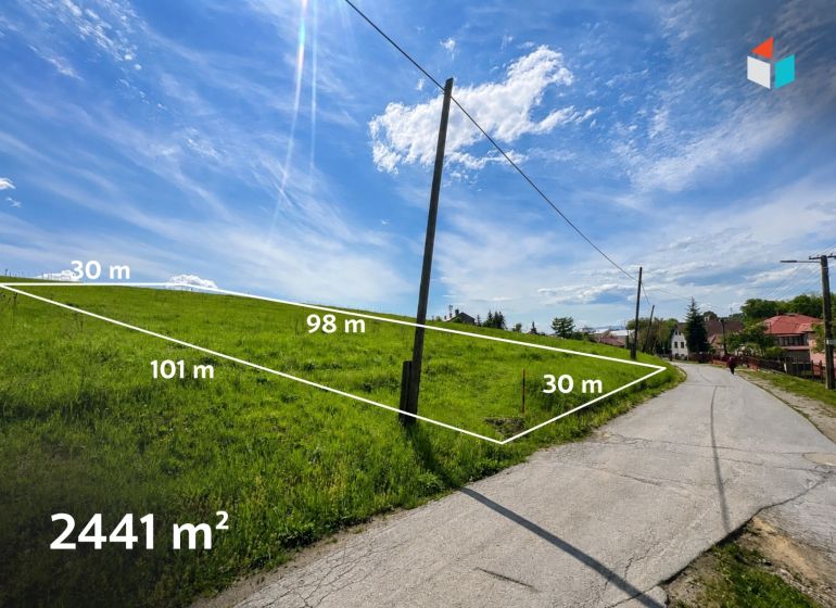 Telkek - lakóövezet Finticán, 2441 m² területtel, az út mellett, kék ég alatt.