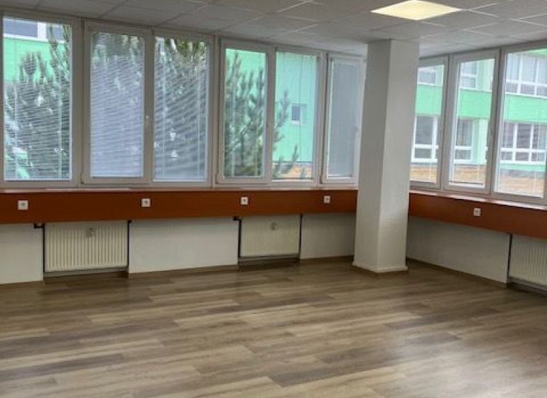 Ospravedlňujem sa, ale potreboval by som vedieť, čo presne chcete preložiť do maďarčiny. Mohli by ste mi poskytnúť text, ktorý potrebujete preložiť?