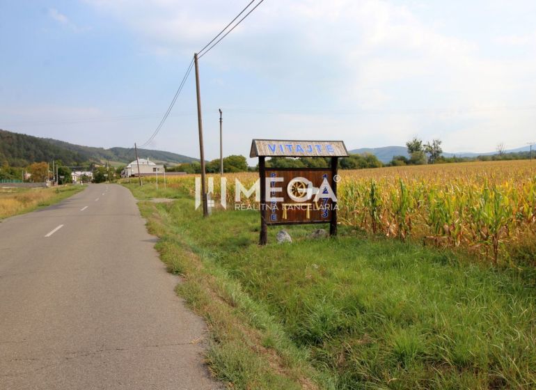 Út a Ptičom mentén a kukoricaföld mellett a Ptičie utcában, Lakóterületek.
