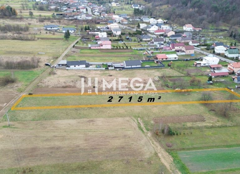 Légi felvétel a telkekről - lakóterület Zemplínske Hámry-ban, 2715 m² területtel.