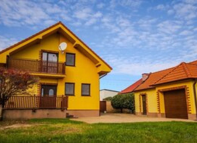 Családi ház Majcichovban saját erkéllyel és kerttel, ingatlanközvetítő iroda által hitelesítve.