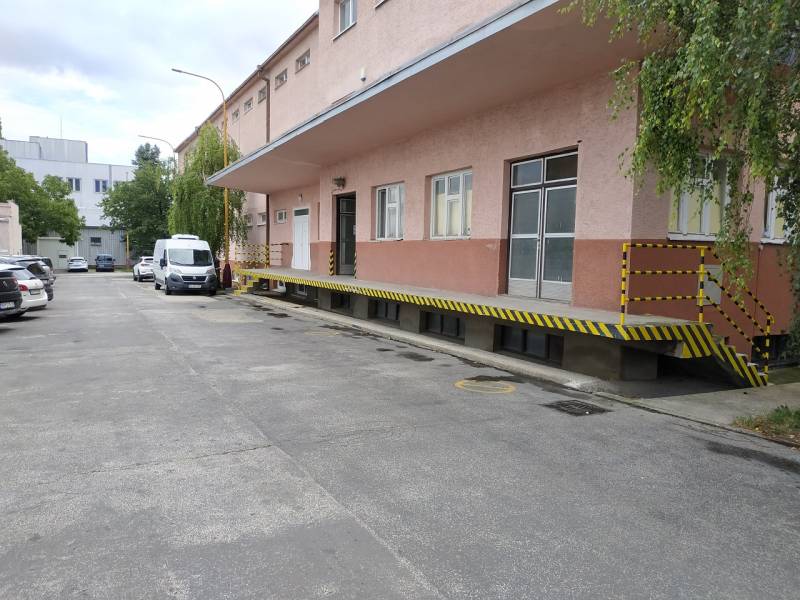 budova-2 Skladove priestory.jpg