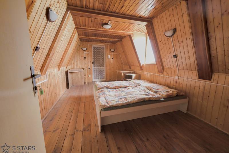 predaj chata s pozemkom 4650 m2 na oravskej priehrade 6 apartmán.jpg