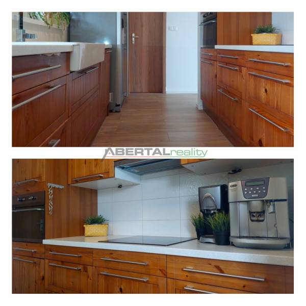 kuchynka - pohľad z obývačky do kuchyne (dvere = špajzka), detail linky.jpg