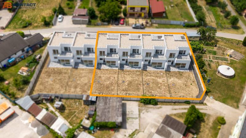 Felsősztrede házépítés a Felsősztrede utcában, kiemelt parcellákkal.