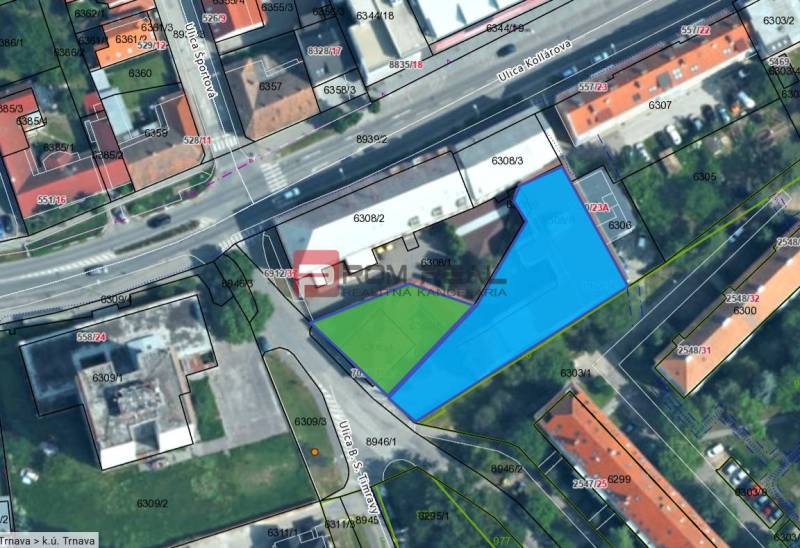 A Ľ. Podjavorinská utcán található telek, amelyet kék terület határol, az épület és a Kollárová utca mellett.